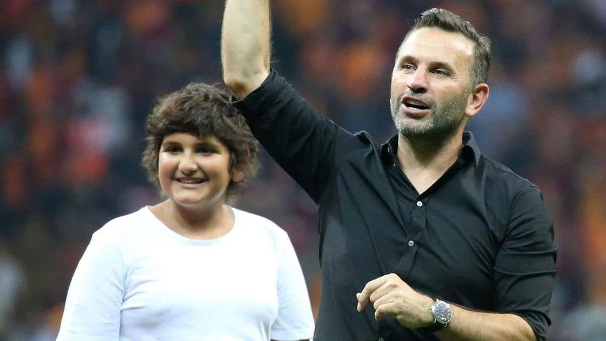 Okan Buruk'un oğlunu görenler tanıyamadı! Boyu babasını geçti