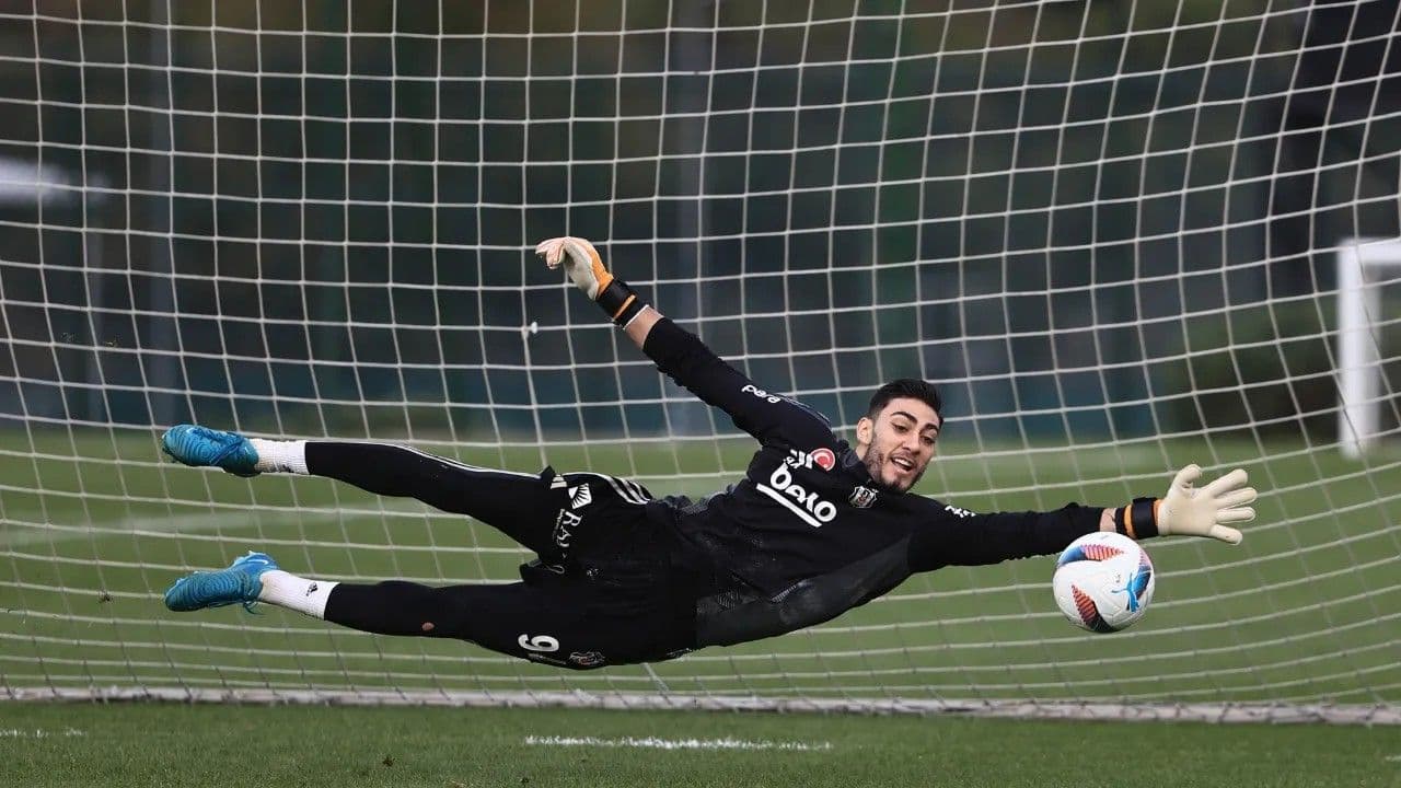 Beşiktaş'ın genç eldiveni resmen Sakaryaspor'da!