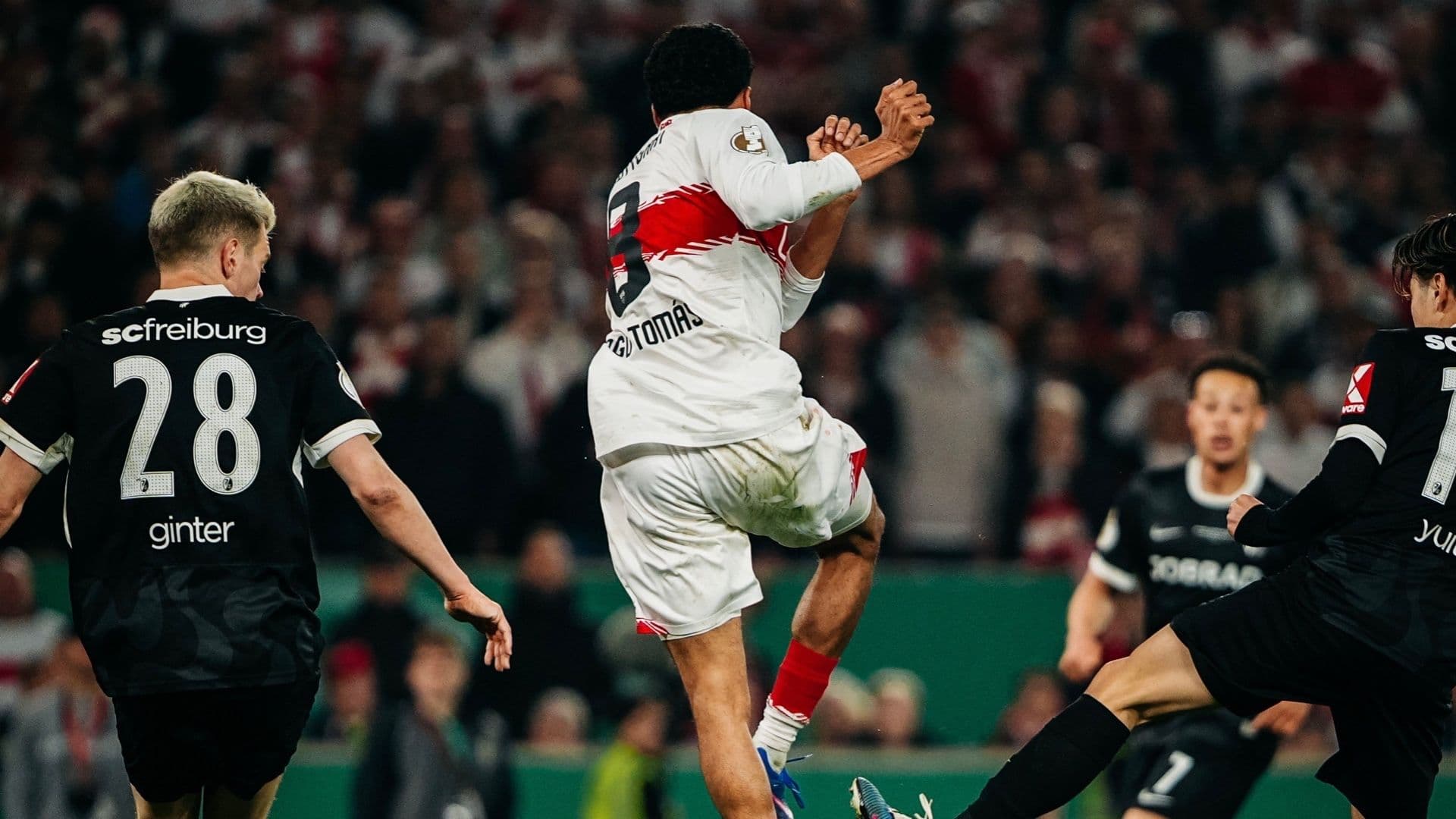 (ÖZET) Freiburg direndi, Stuttgart geçti