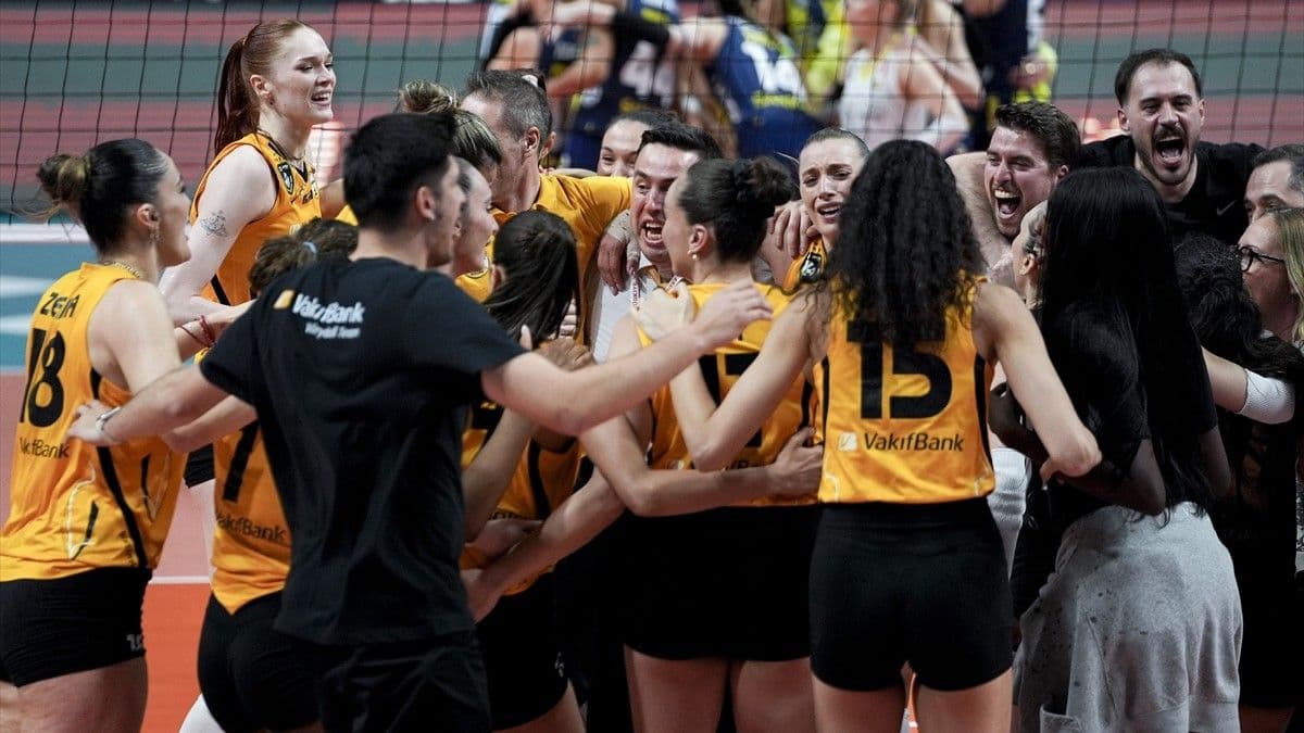 Vakıfbank'ta ayrılık! Tecrübeli oyuncu Ayça Aykaç şampiyonlukla takıma veda etti