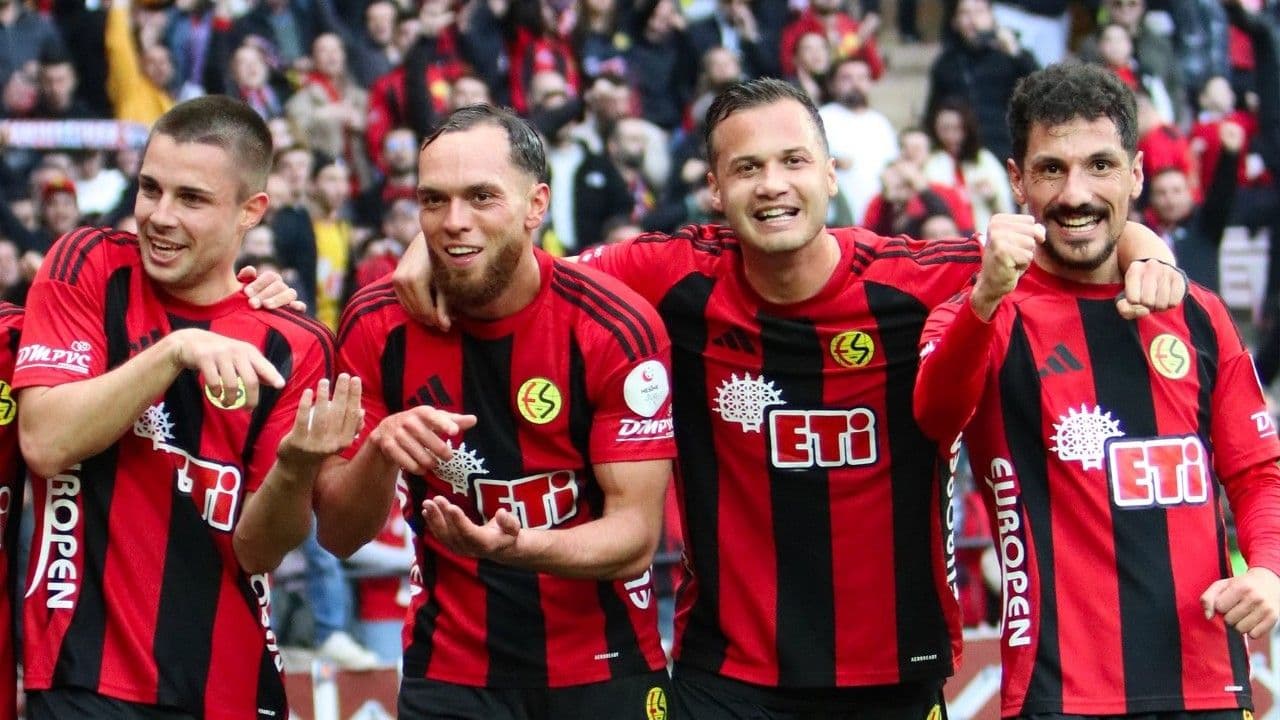 Eskişehirspor lidere 4 attı, şampiyonluk umudunu sürdürdü!