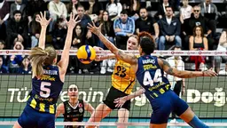 Fenerbahçe, VakıfBank karşısında seride durumu 1-1 yaptı!