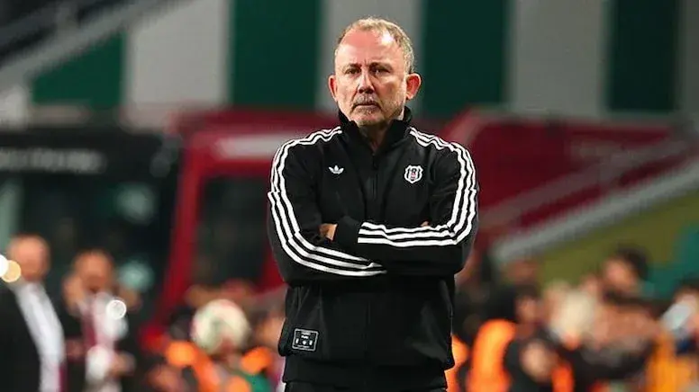 Beşiktaş'ta gelecek sezon ayrılacak isimler belli oldu!