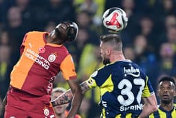 Avrupa'nın 5 dev kulübünün gözlemcileri Fenerbahçe derbisinde Galatasaray'ın yıldızı Victor Osimhen'i tribünden izleyecek