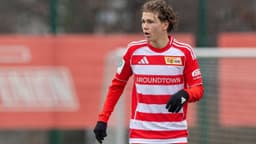 Bundesliga'da tarihi an: Maçta 2010 doğumlu oyuncu forma giydi