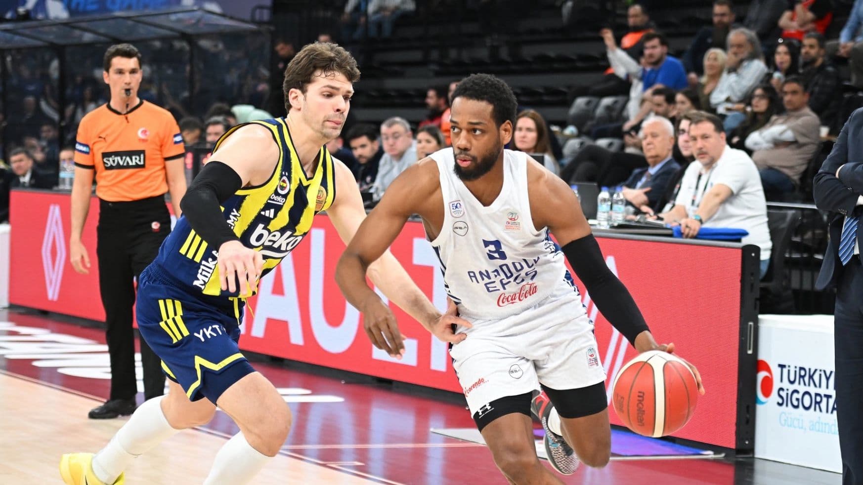 Fenerbahçe Beko derbide Anadolu Efes'i 89-73 geçti!