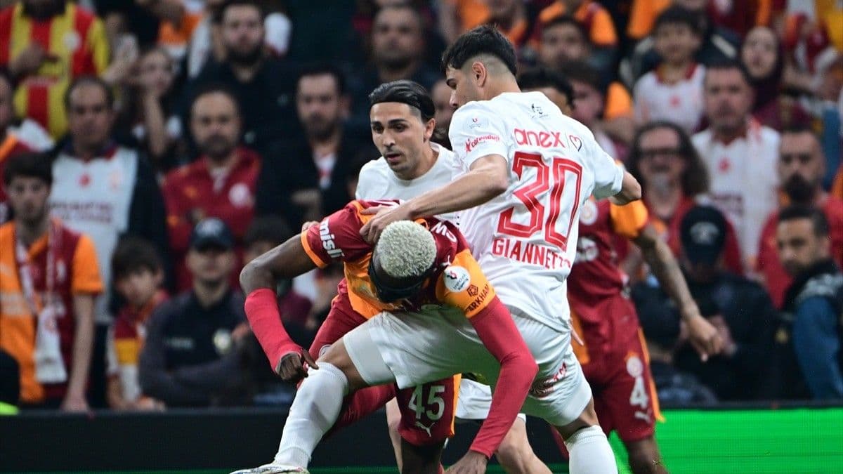 RAMS Park'ta ilk yarıda 2 zorunlu değişiklik! Ağlayarak soyunma odasına gitti