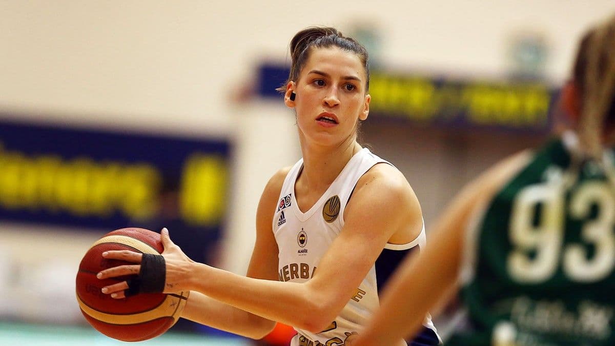 Fenerbahçe'den ayrılan Sevgi Uzun Galatasaray'a imza attı!