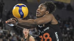 Fenerbahçe Medicana, Eczacıbaşı'ndan milli oyuncu Sinead Jack Kısal'ı transfer etti