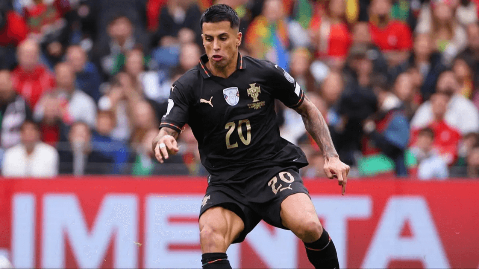 Joao Cancelo’dan yürek burkan itiraf: Hayatımın en zor anları