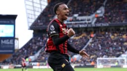 Arsenal ile PSG genç yıldız için karşı karşıya! Eli Junior Kroupi...
