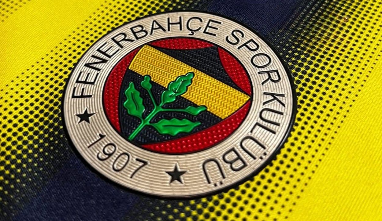 Fenerbahçe, UEFA kadrosunda iki değişiklik yaptı
