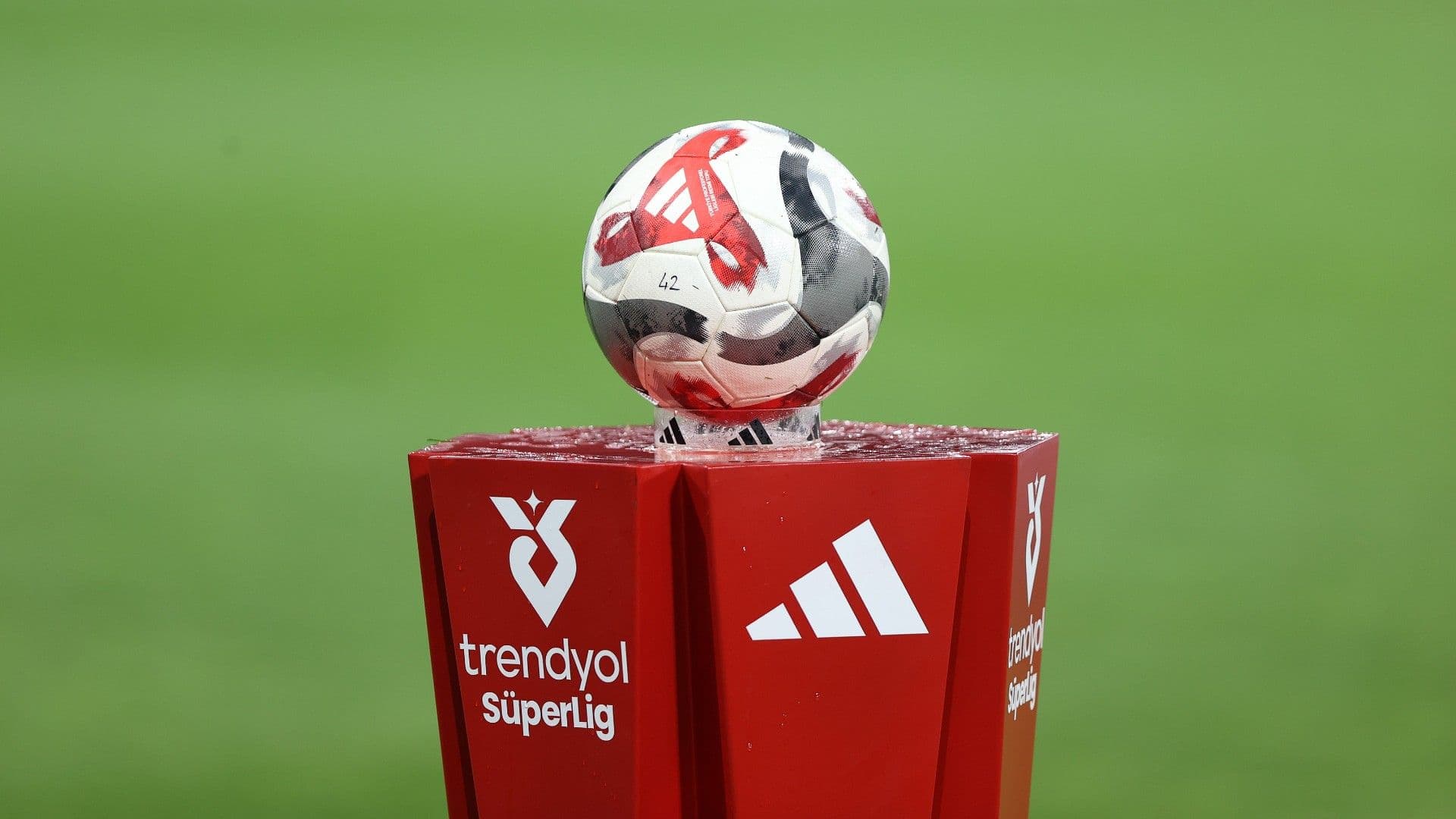 "Süper Lig'de 15 kulübün yönetiminde sabıkalı kişiler var"