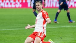 Bayern, tecrübeli sol bekini gönderiyor