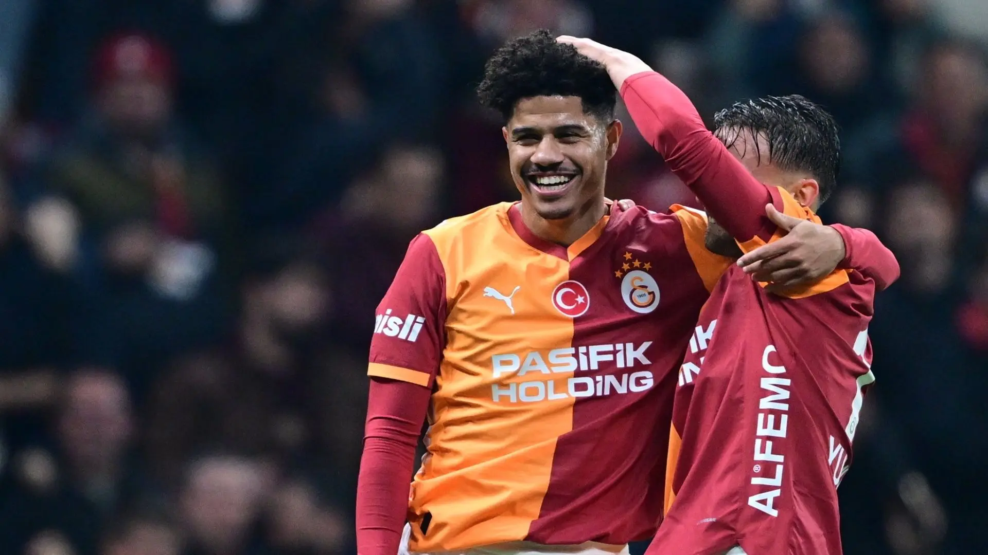 Derbide transfer zirvesi! Galatasaray'ın yıldızı için gelecekler