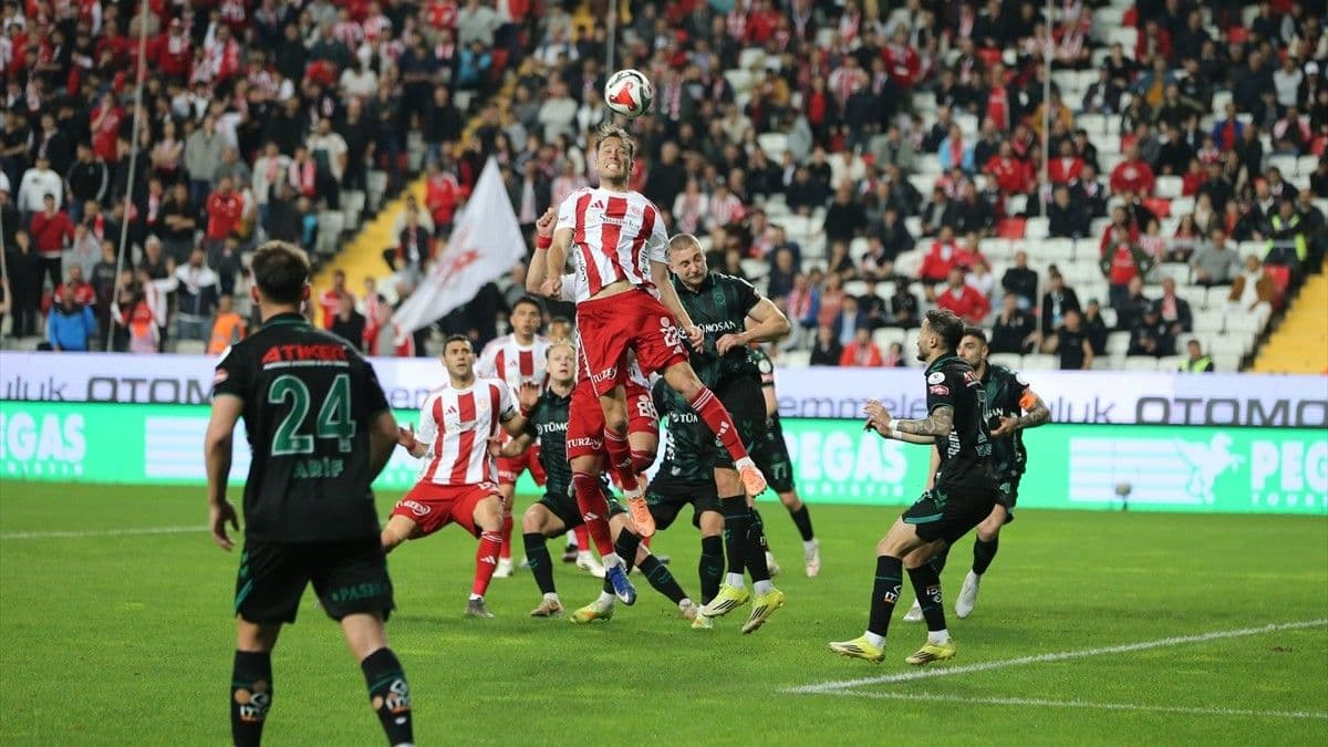 Konyaspor'un bileği bükülmüyor! Antalya'dan 3 puanla çıktı