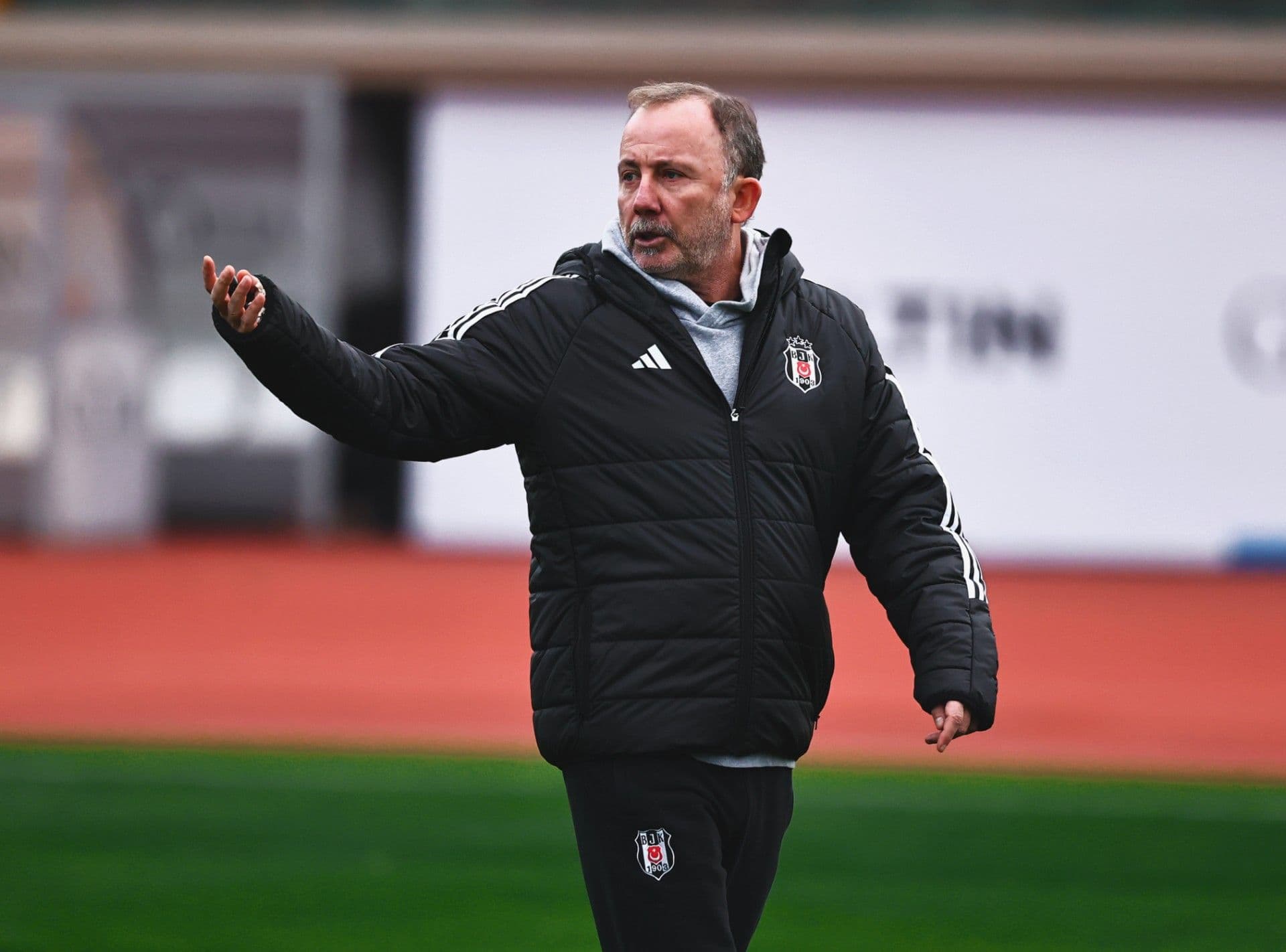 Beşiktaş'ta Ndidi ve Agbadou'nun yerine kim forma giyecek? Sergen Yalçın kadroyu belirledi