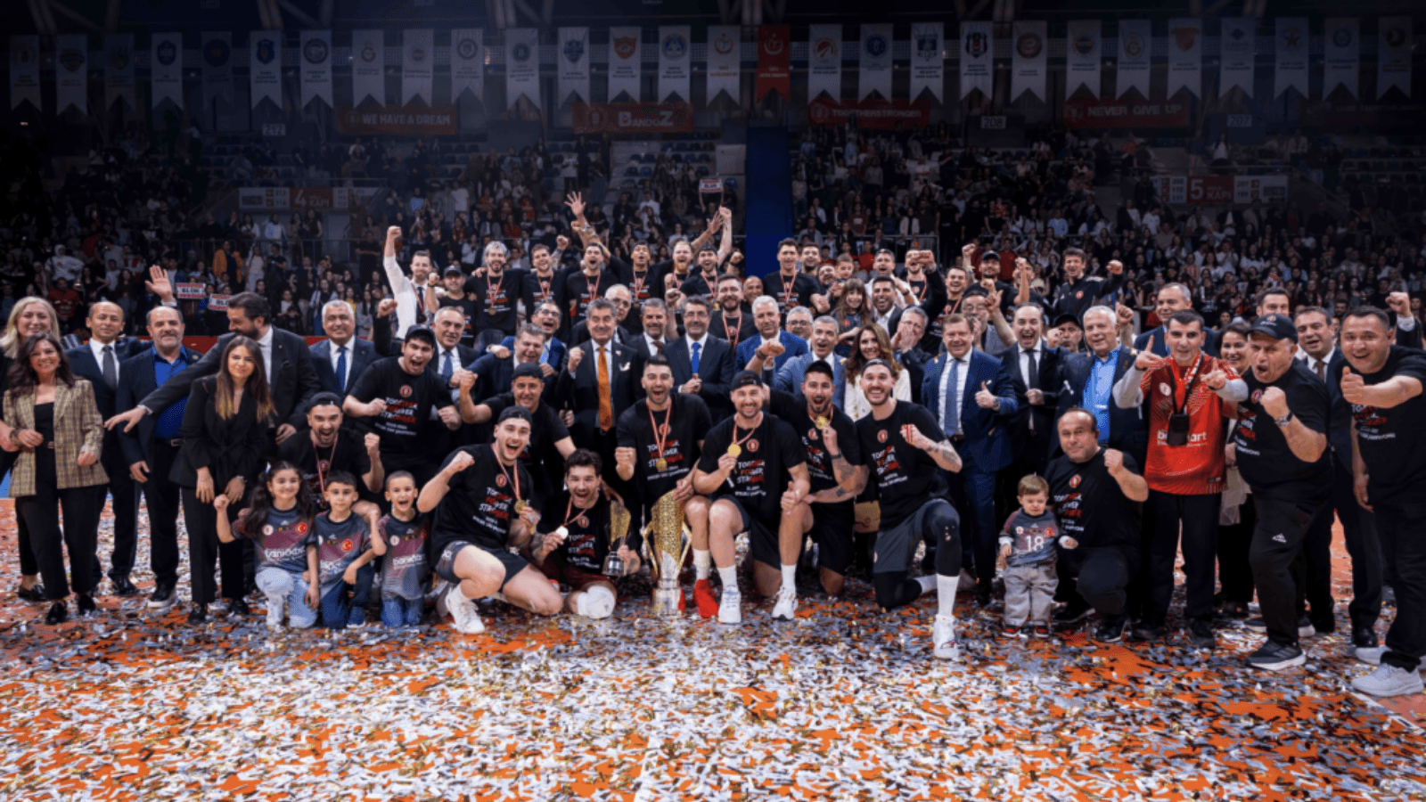 Ziraat Bankkart’tan tarihi sezon! Şampiyonlukla taçlandı