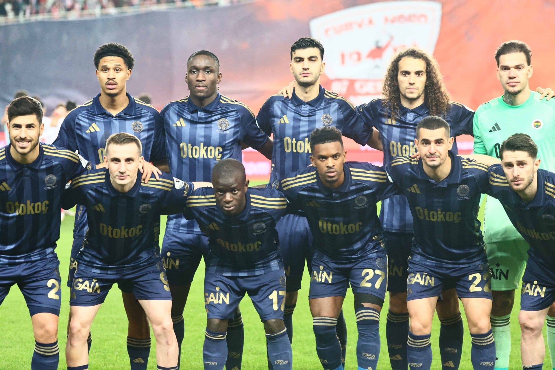 Fransız devi PSG, Luis Enrique'nin çok beğendiği Fenerbahçe'nin yıldızının peşinde!