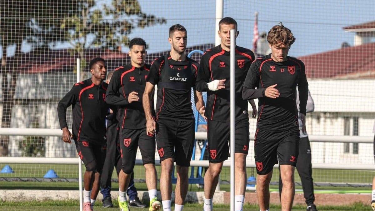 Samsunspor'un Galatasaray maçı kadrosu belli oldu! 5 futbolcu eksik