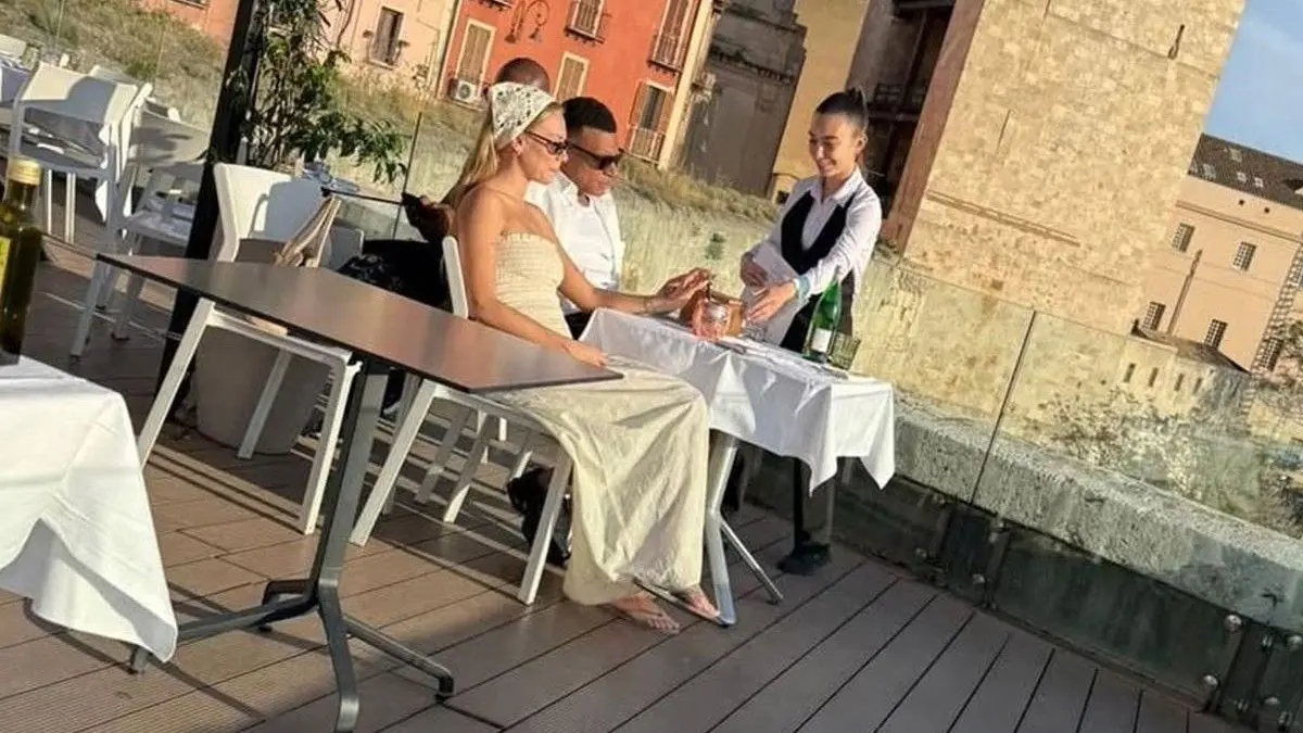 Kylian Mbappe ve Ester Exposito İtalya’da tatilde görüntülendi