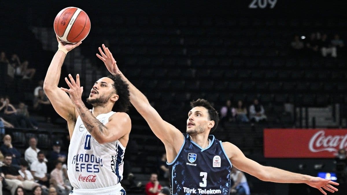Anadolu Efes seride öne geçti!