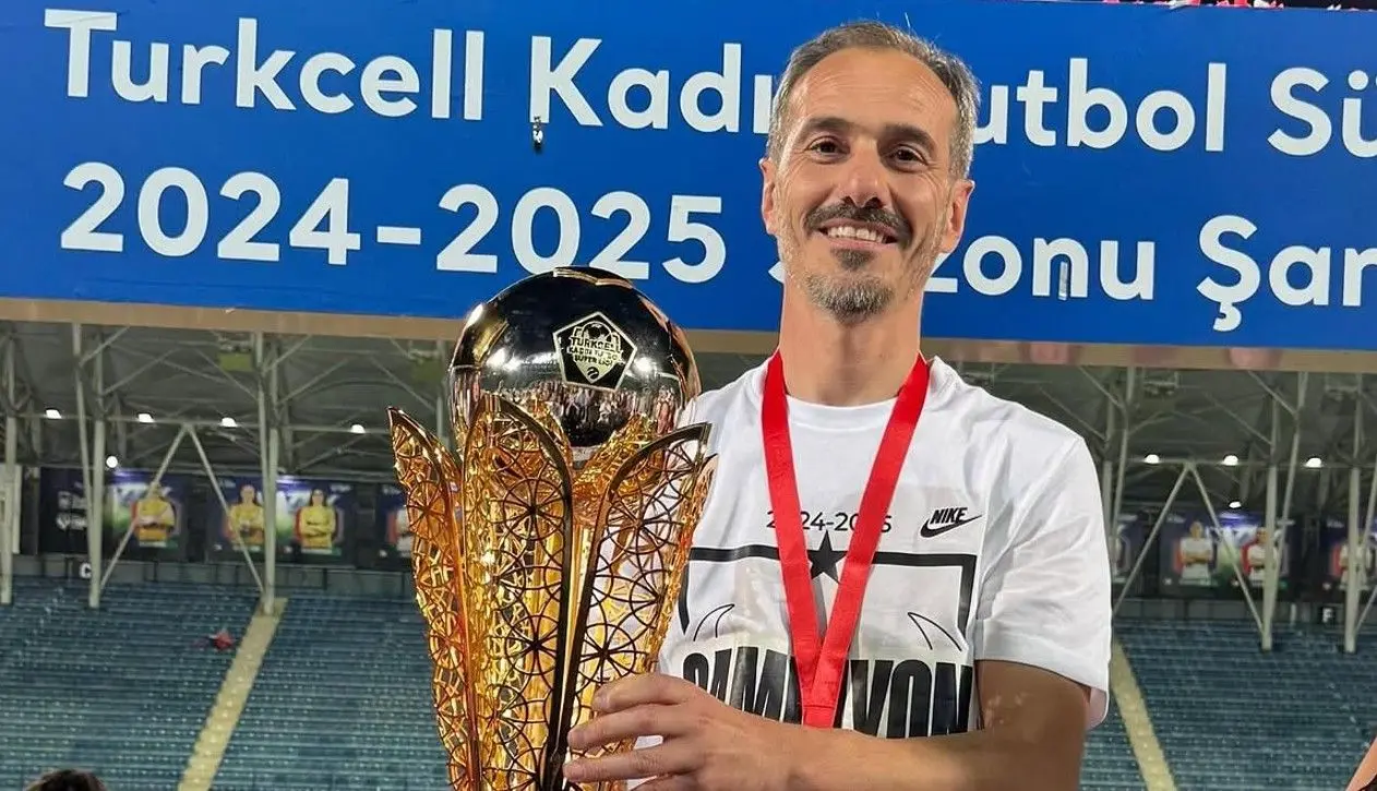 Şampiyon hoca geri döndü