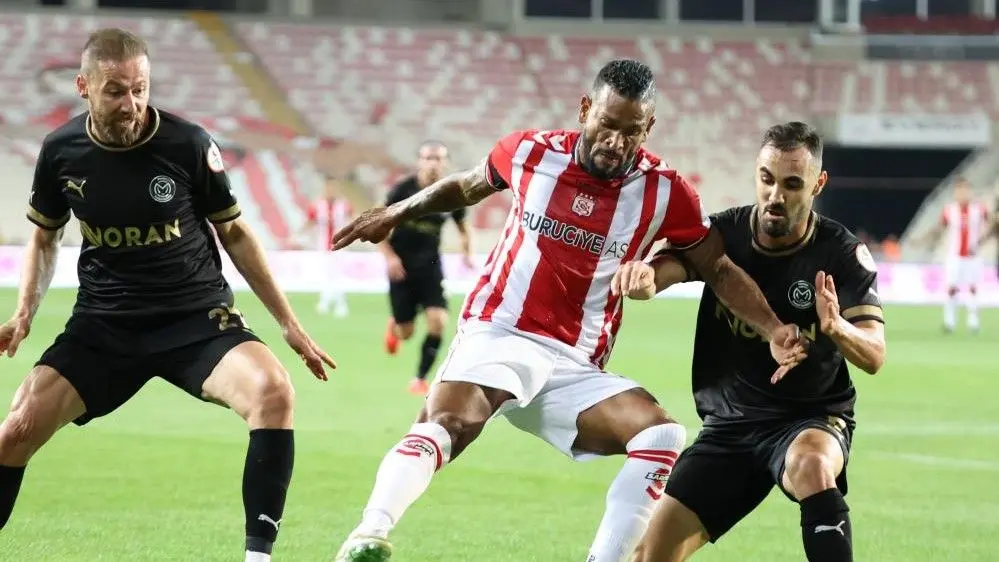 Sivasspor, üstünlüğünü koruyamadı! Galibiyet hasreti devam ediyor