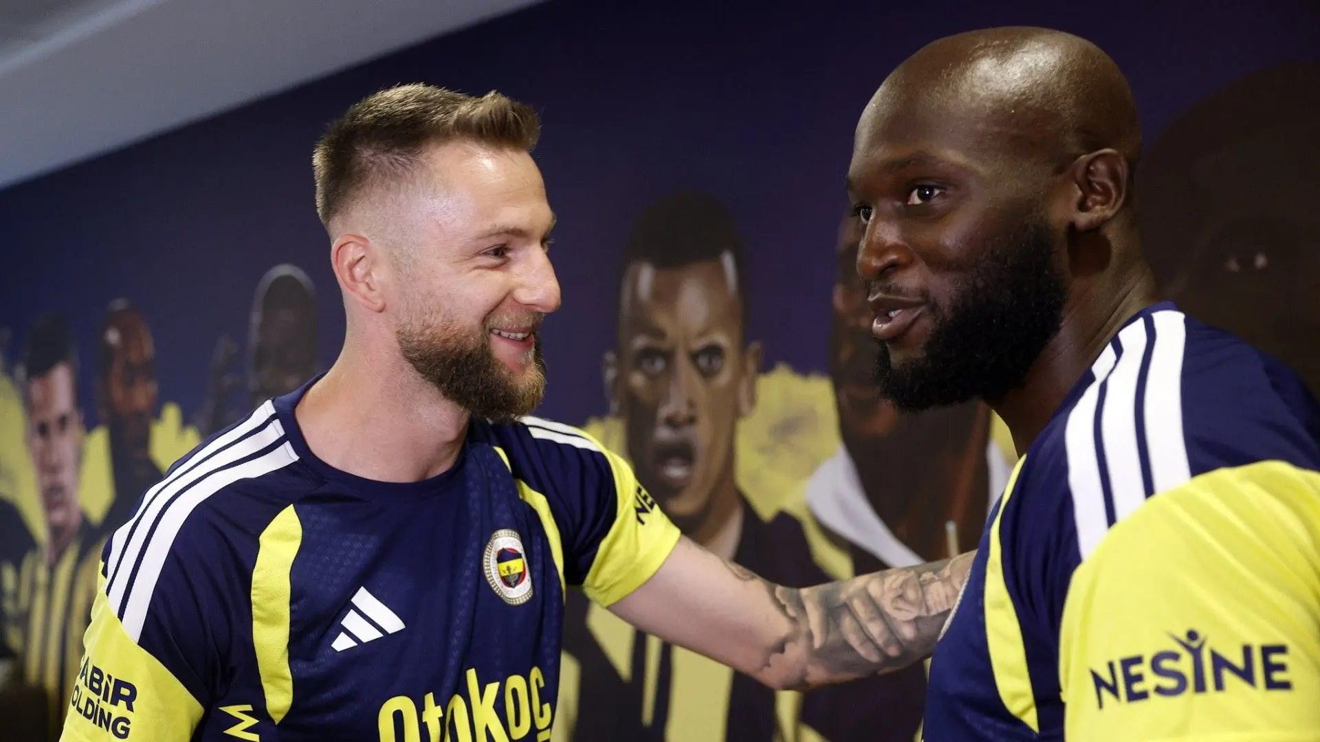 Fenerbahçe'nin yeni transferi Lukaku tesislerde! Arkadaşlarıyla tanıştı