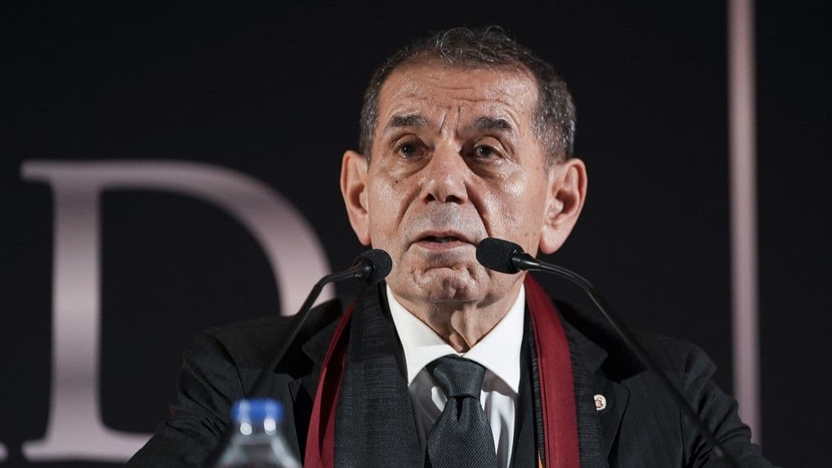 Galatasaray tribünleri Dursun Özbek'i protesto etti!