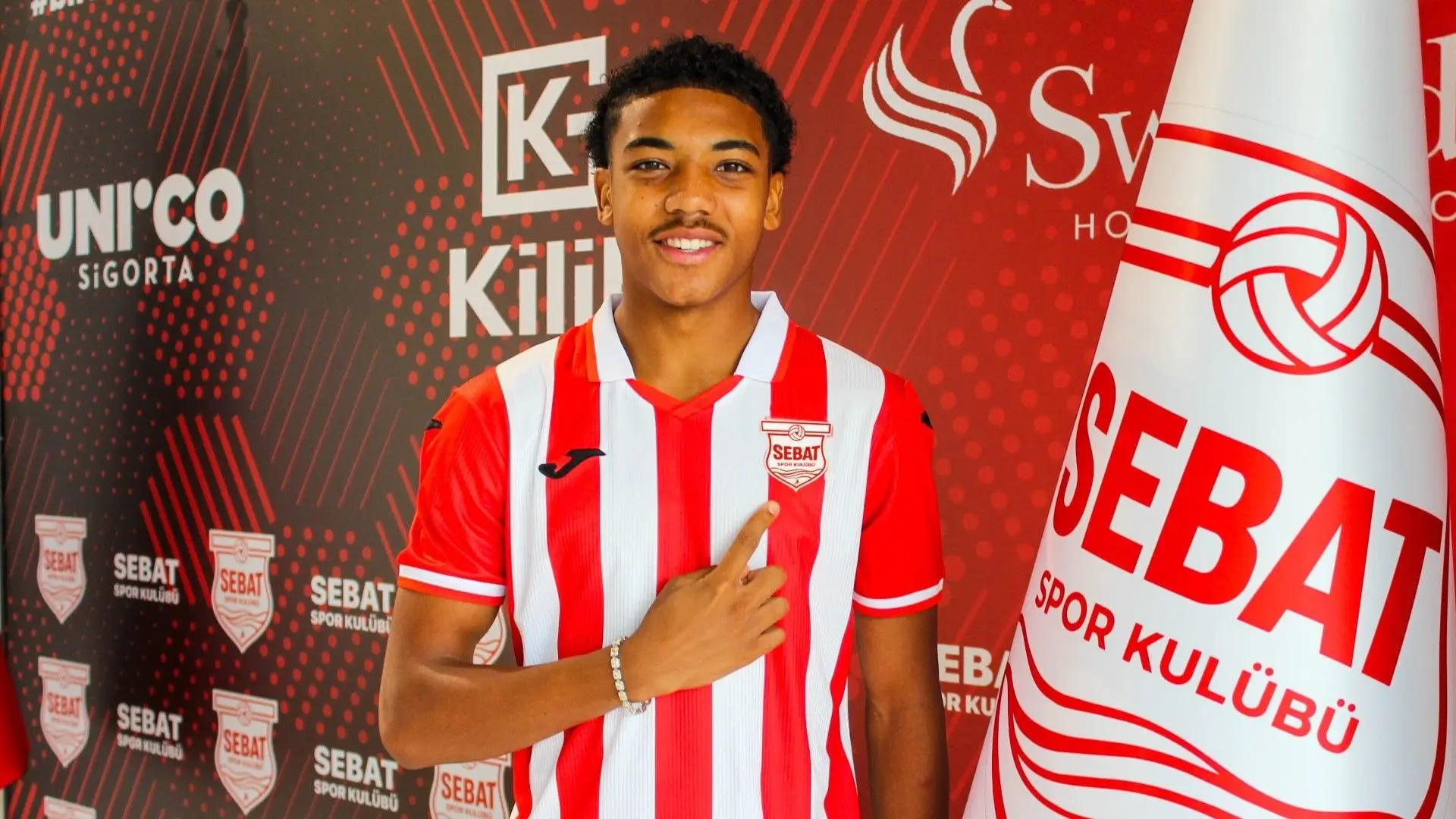 Trabzonspor, Thierry Karadeniz’i kiraladı!