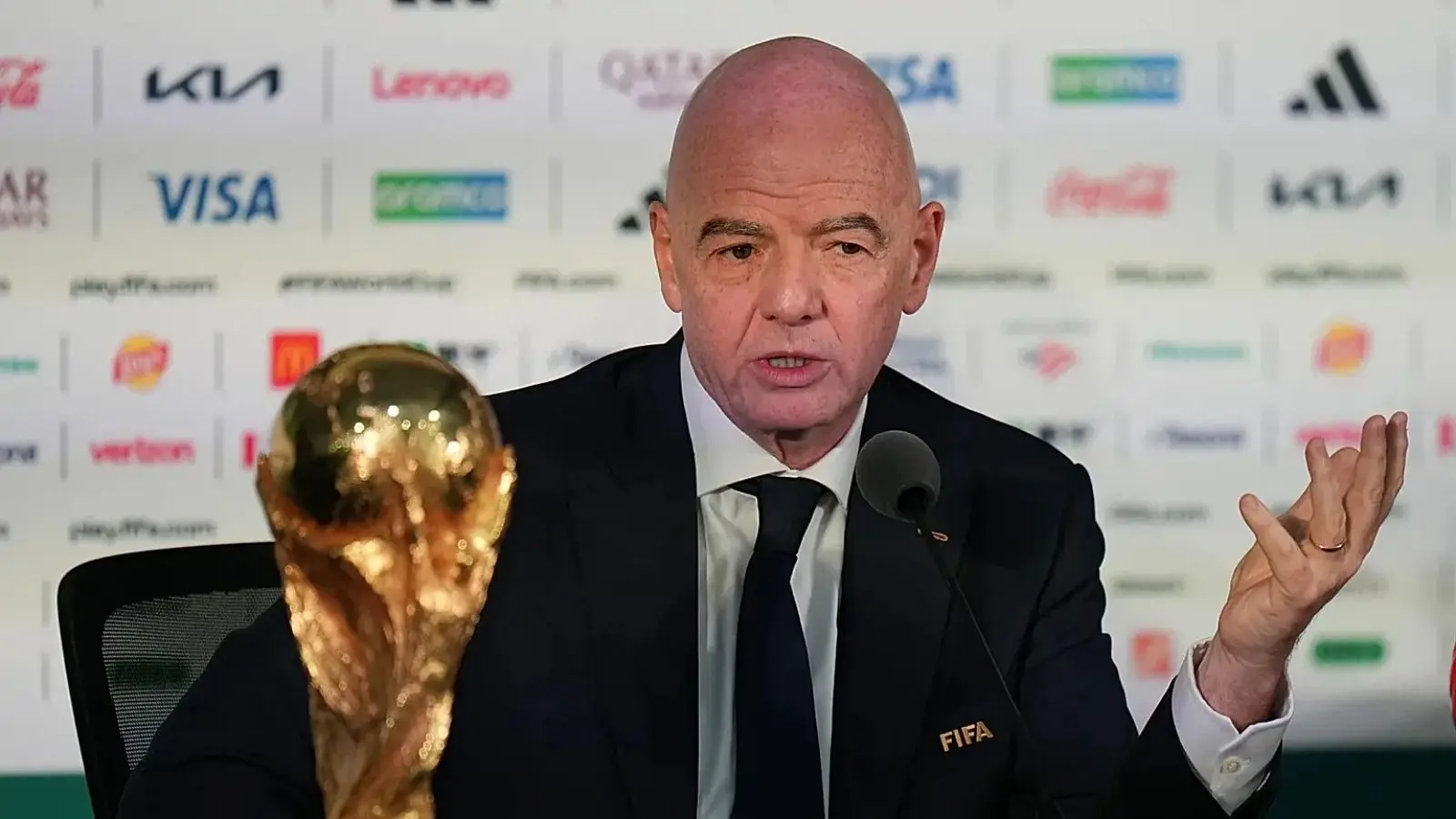 FIFA'dan Dünya Kupası'nı satma planında geri adım!