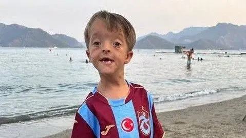 Liverpool taraftarı Isaac Kearney, Trabzon'da Mohamed Salah'la buluştu!