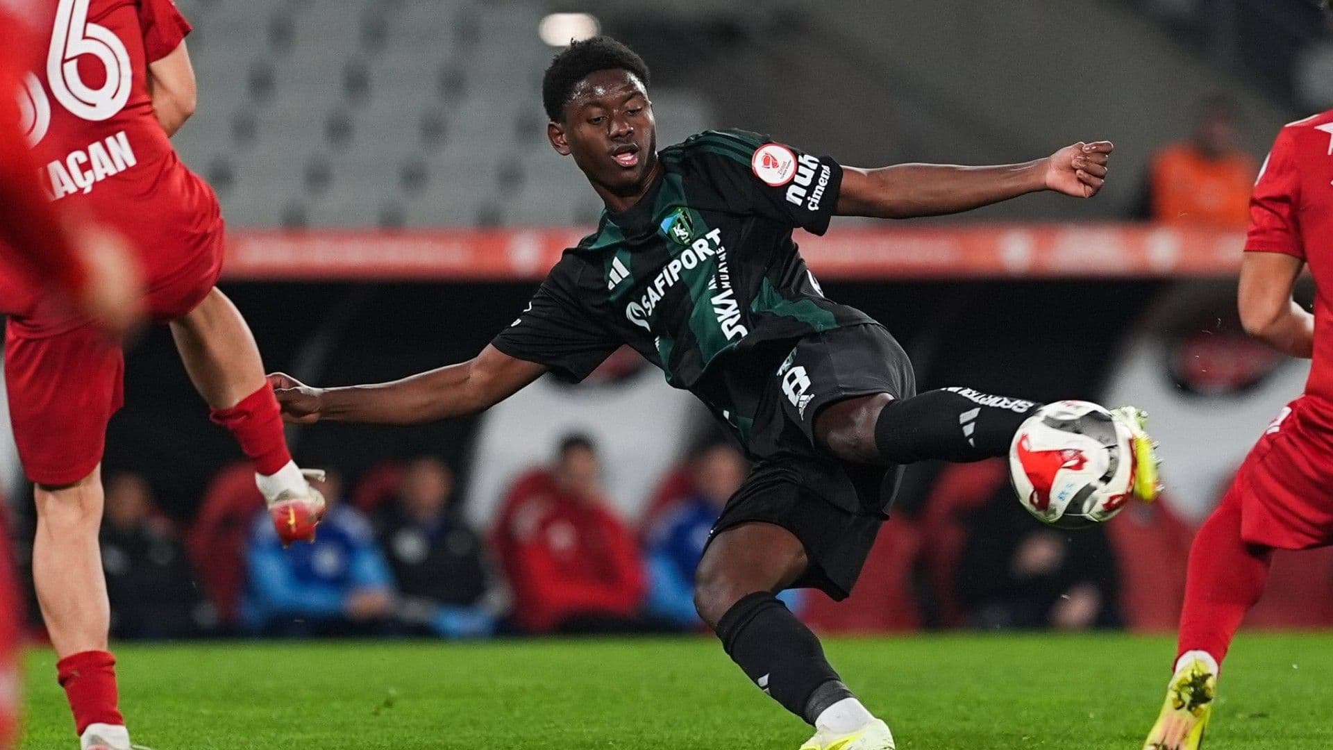 Kocaelispor, sevdiği kız için kamptan kaçan Habib Keita'nın sözleşmesini feshetti!